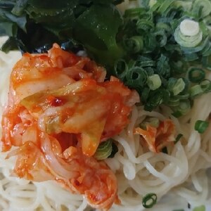 キムチとねぎとわかめのざるラーメン